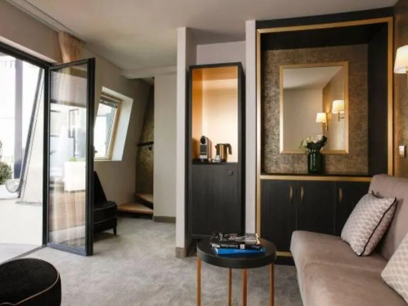 Niepce Paris, Curio Collection By Hilton Hotel