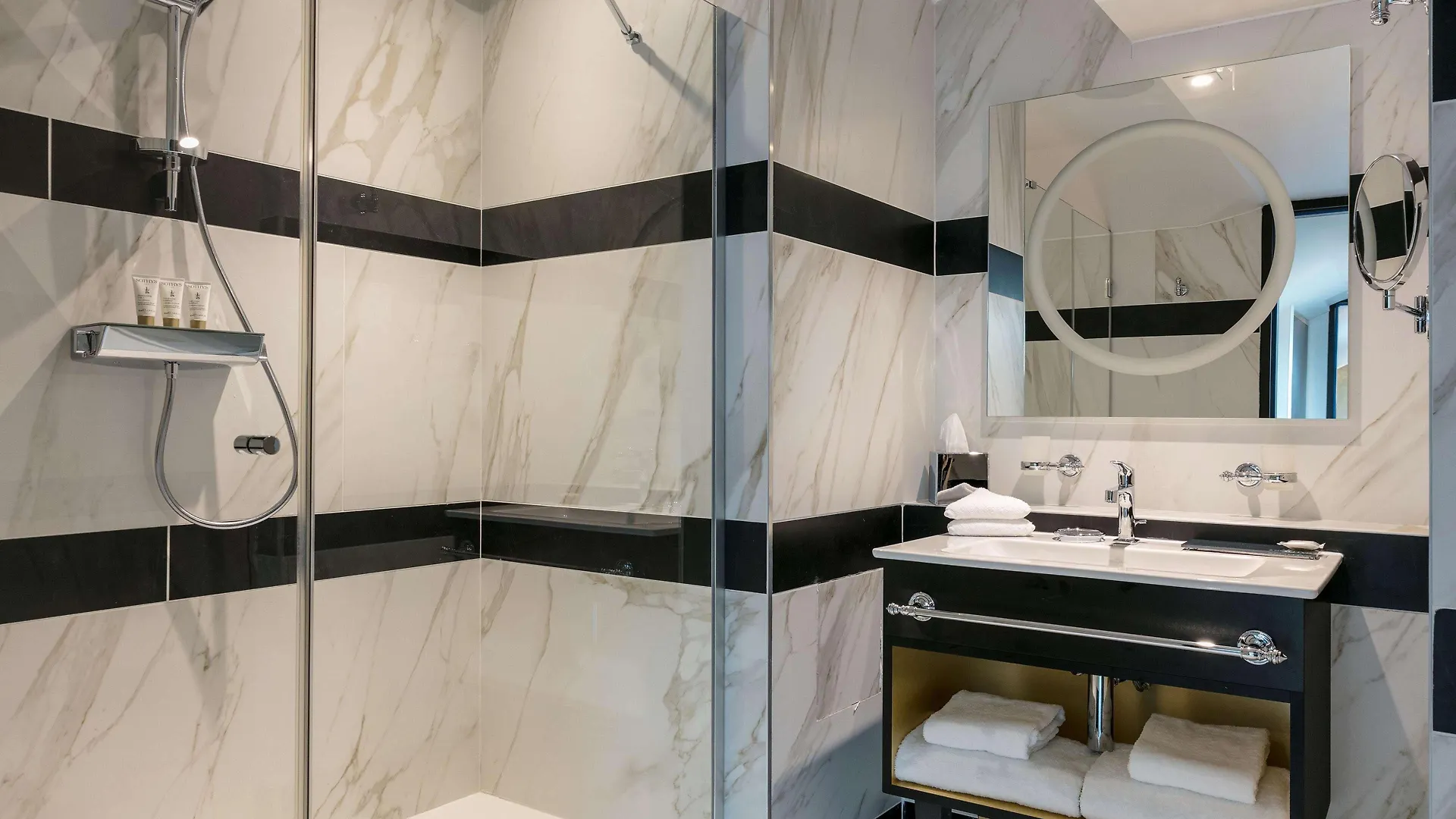 Niepce Paris, Curio Collection By Hilton Hotel