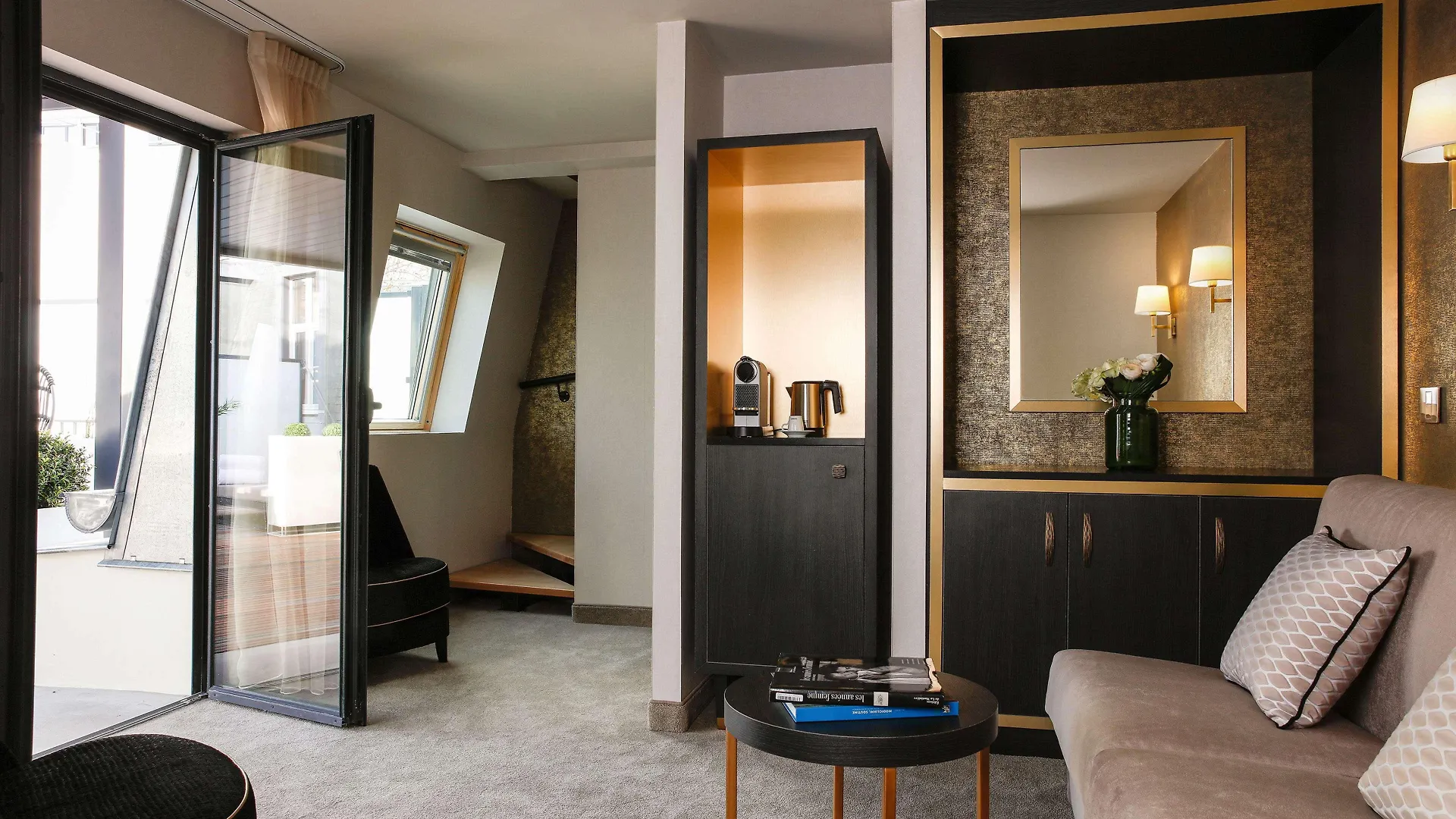 Niepce Paris, Curio Collection By Hilton Hotel