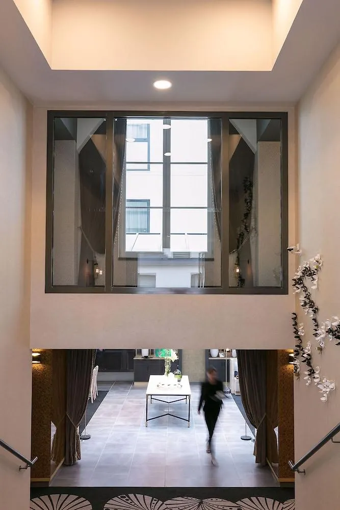 Niepce Paris, Curio Collection By Hilton Hotel  Paris