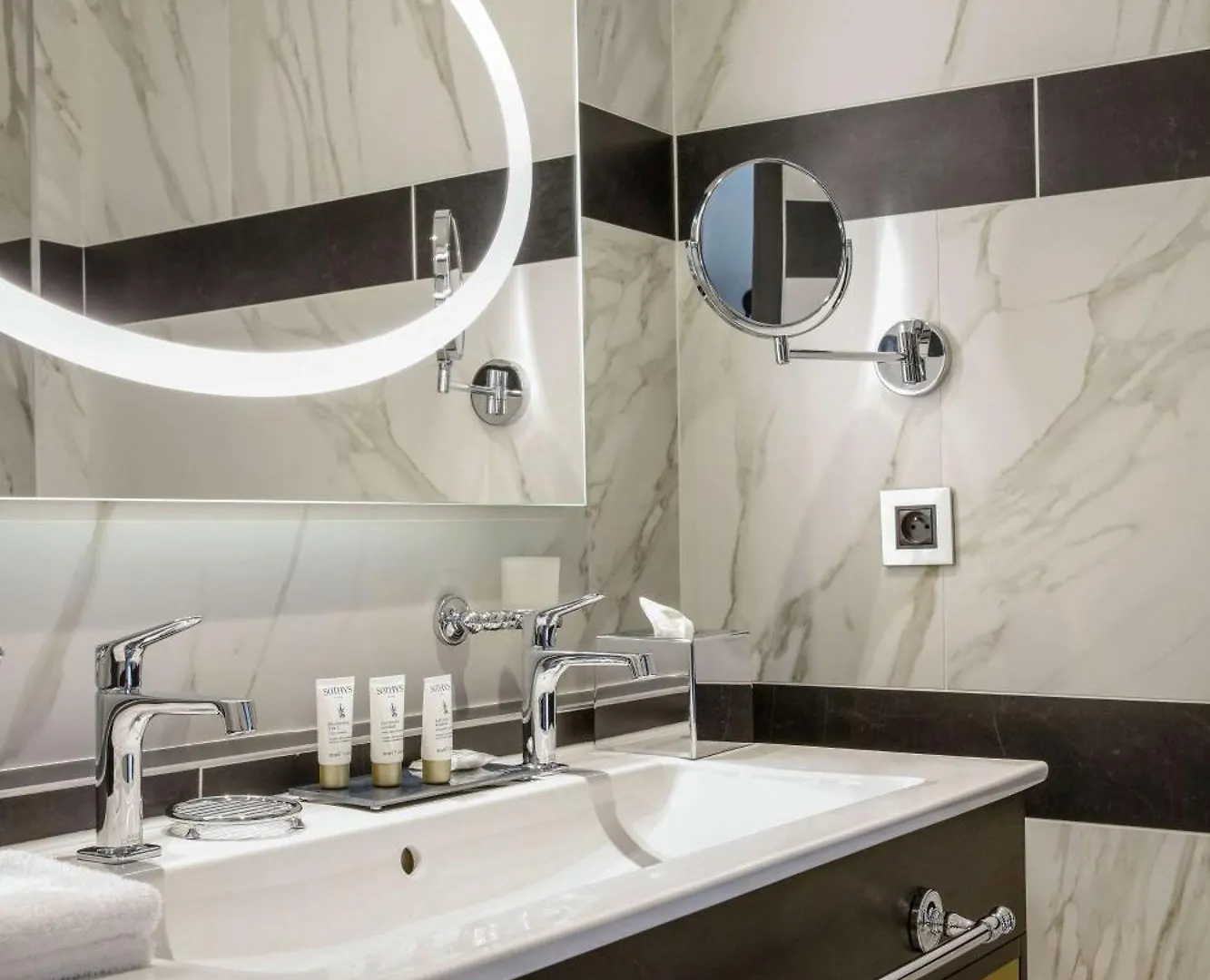Niepce Paris, Curio Collection By Hilton Hotel