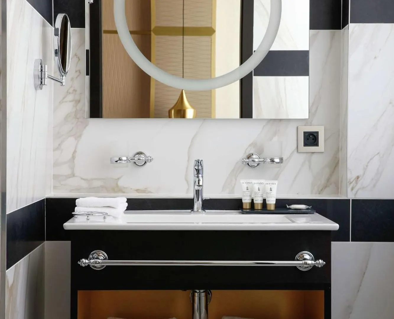 Niepce Paris, Curio Collection By Hilton Hotel