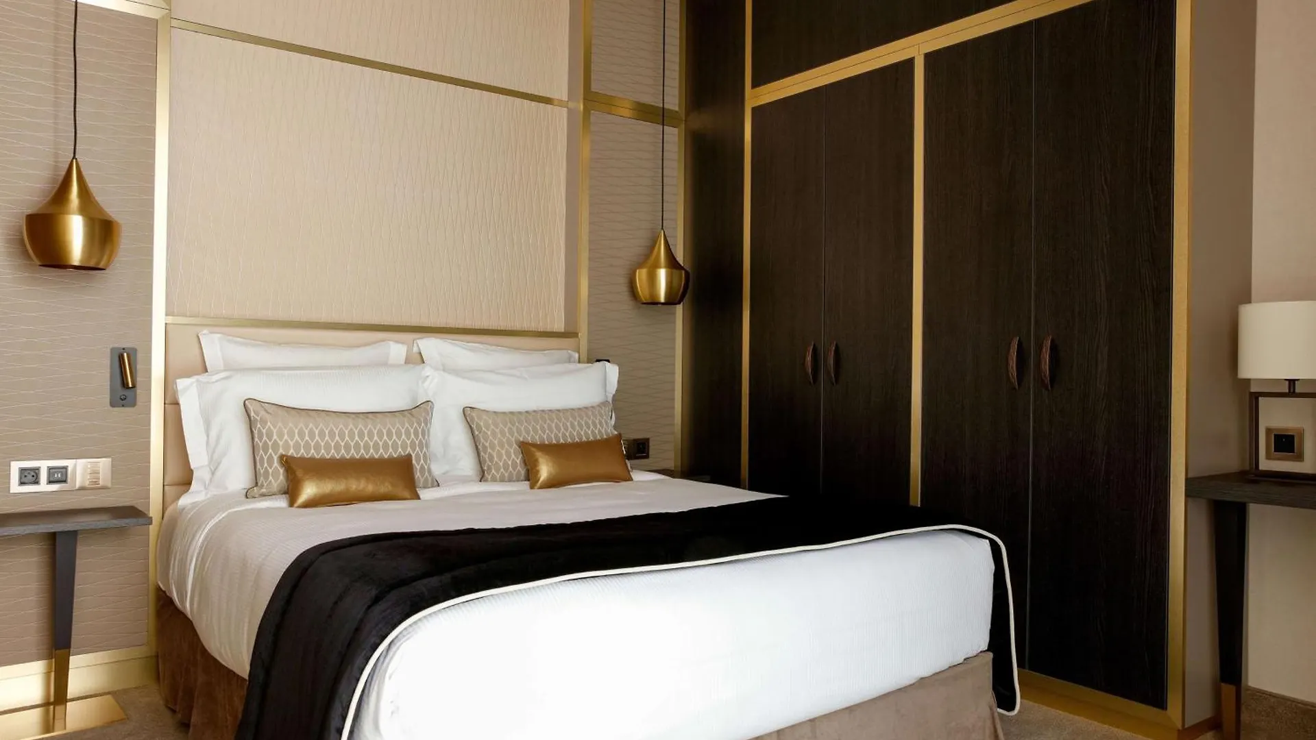 Niepce Paris, Curio Collection By Hilton Hotel 4*, Paris