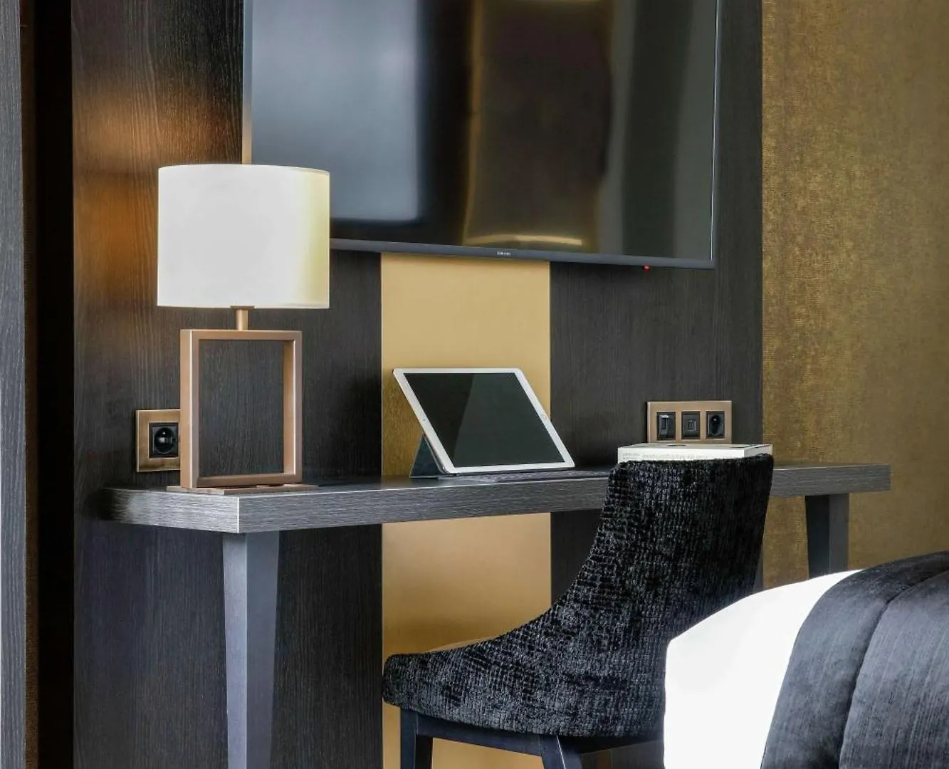 ****  Niepce Paris, Curio Collection By Hilton Hotel France