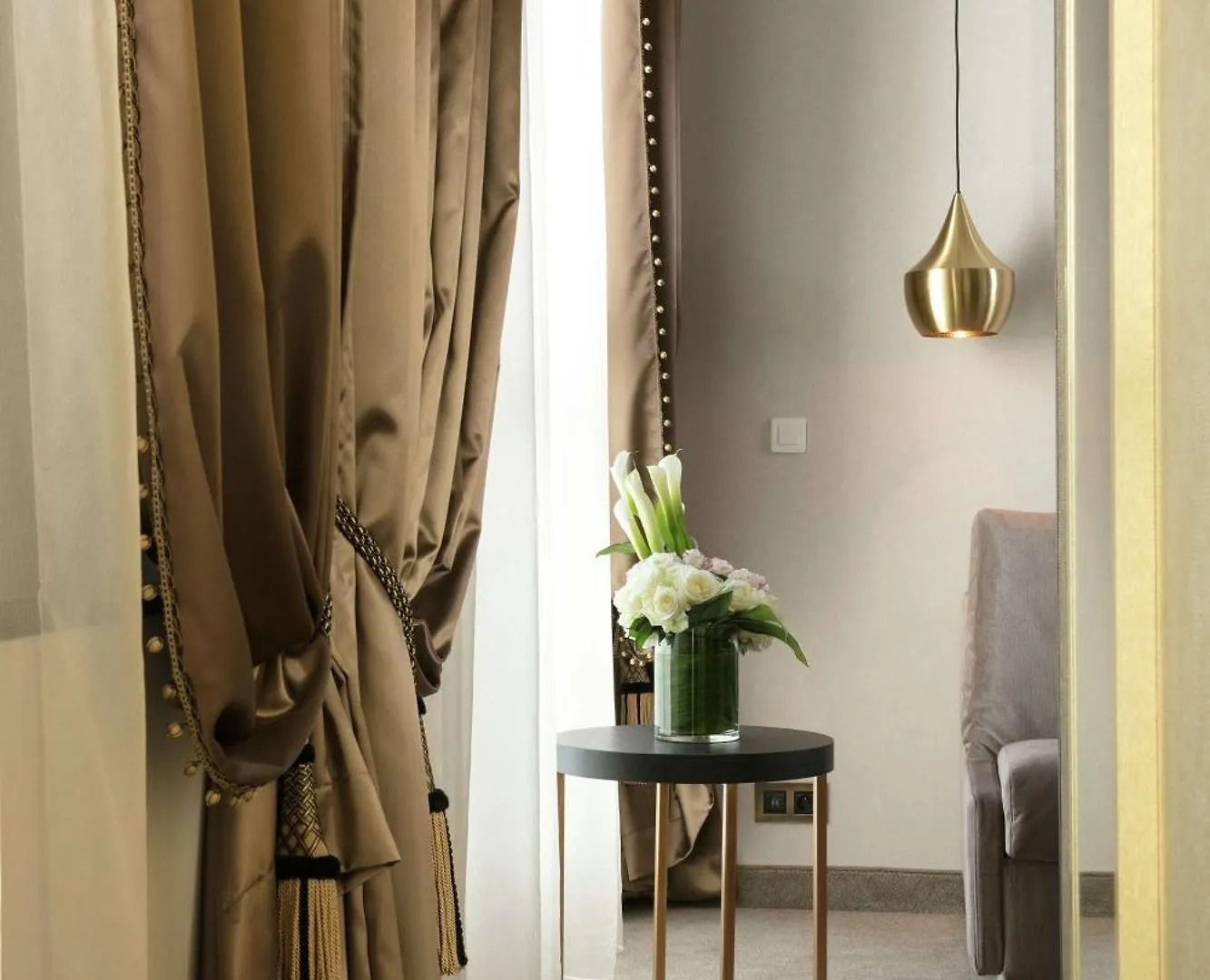 Niepce Paris, Curio Collection By Hilton Hotel  Paris