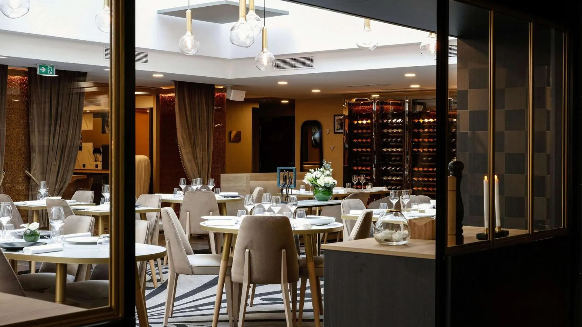 Niepce Paris, Curio Collection By Hilton Hotel  Paris