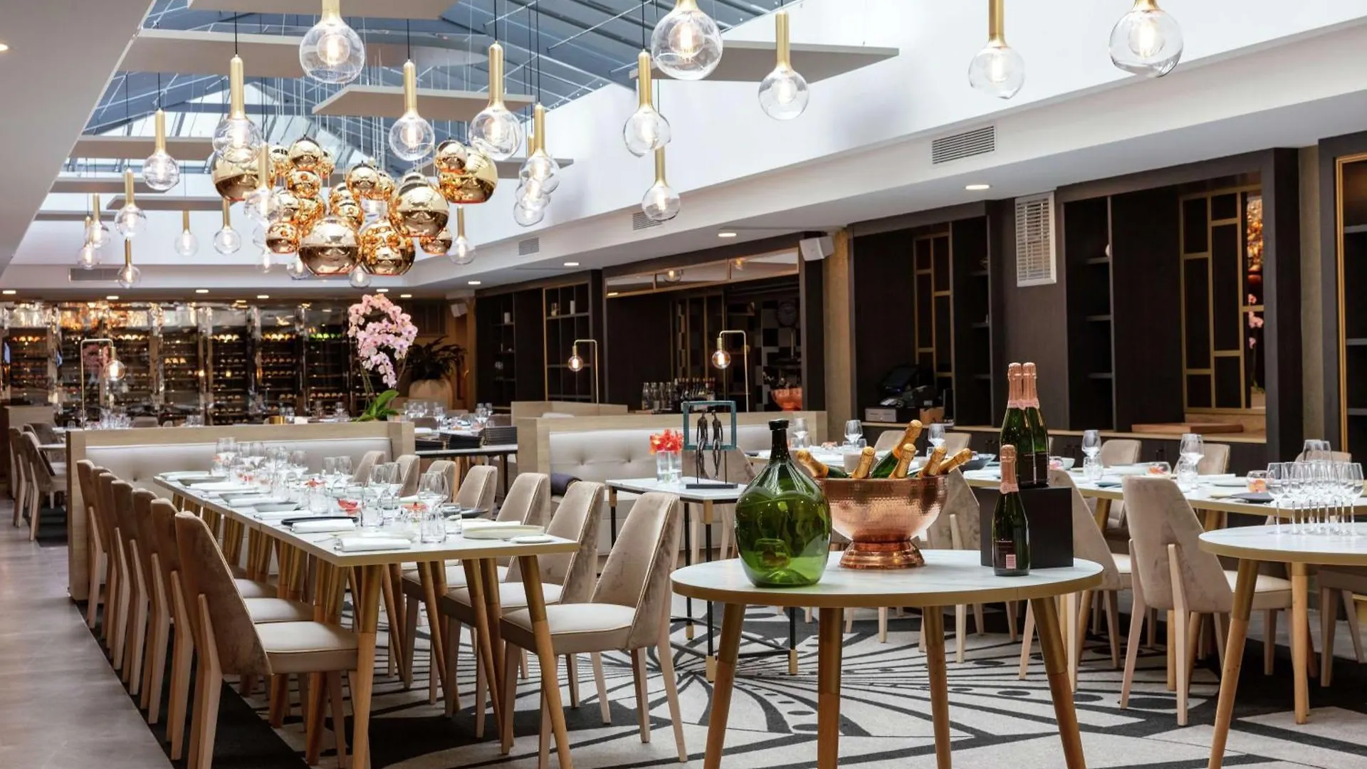 ****  Niepce Paris, Curio Collection By Hilton Hotel France