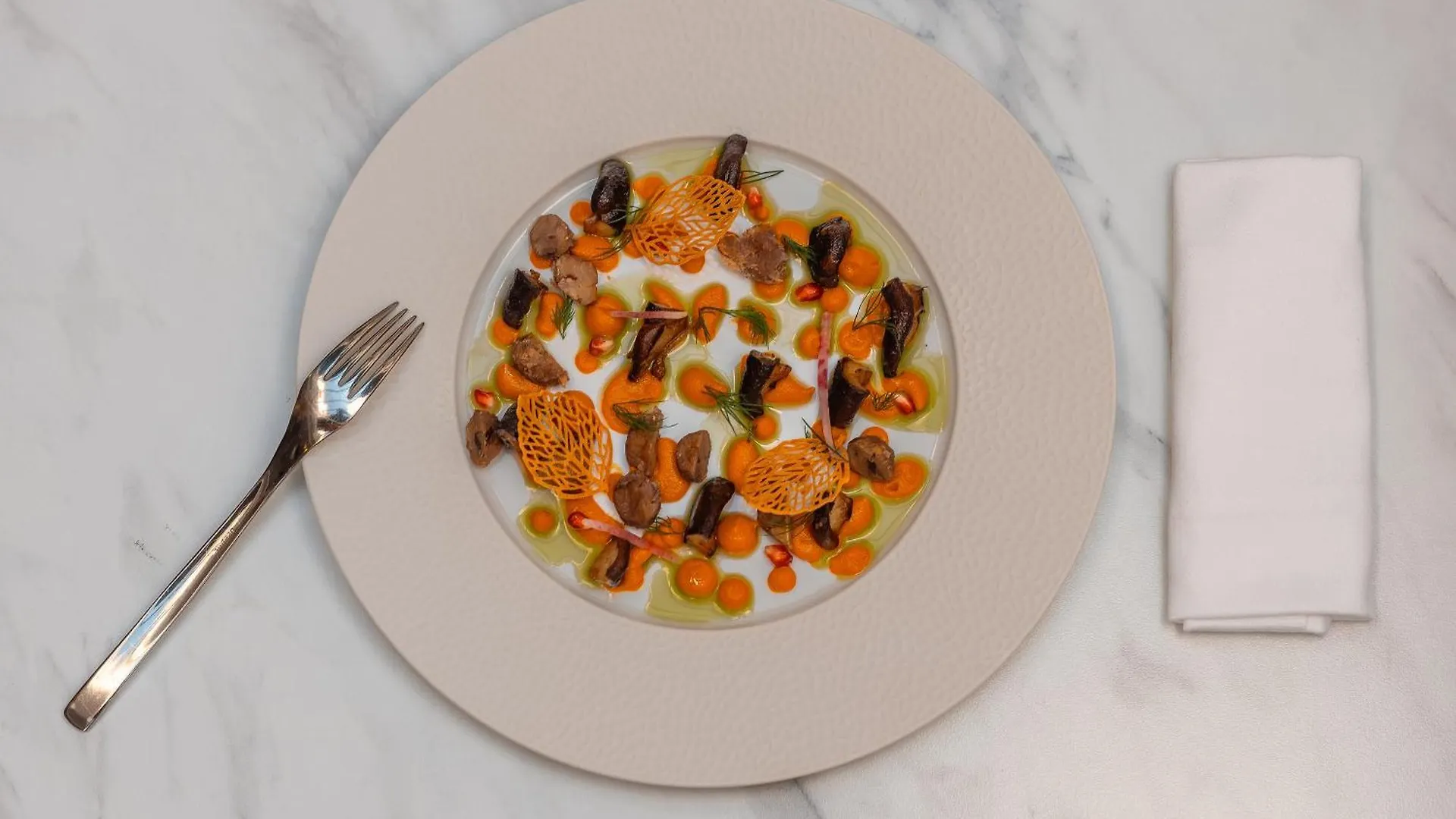 Niepce Paris, Curio Collection By Hilton Hotel  Paris