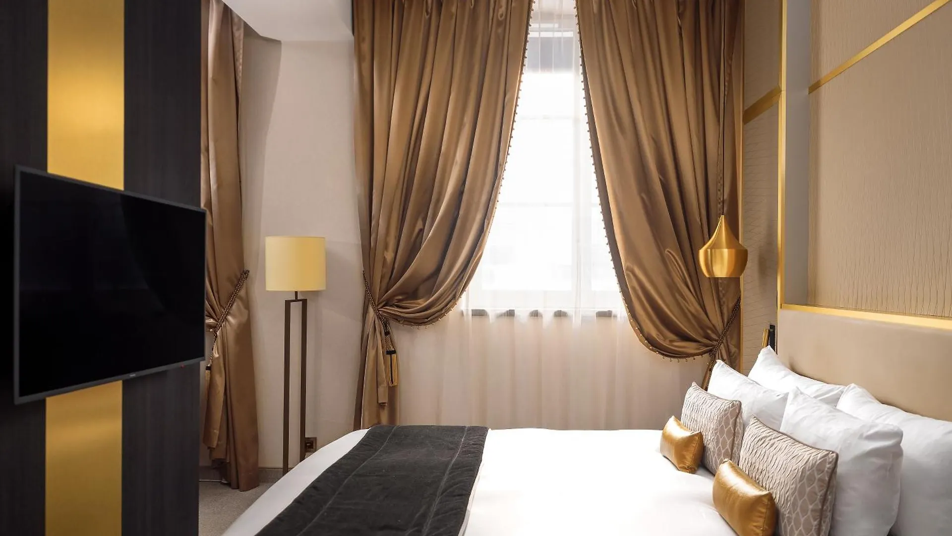 Niepce Paris, Curio Collection By Hilton Hotel 4*, Paris