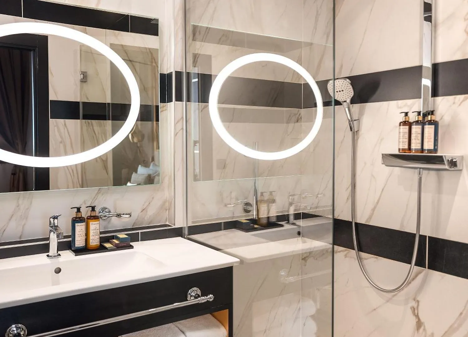 Niepce Paris, Curio Collection By Hilton Hotel  Paris