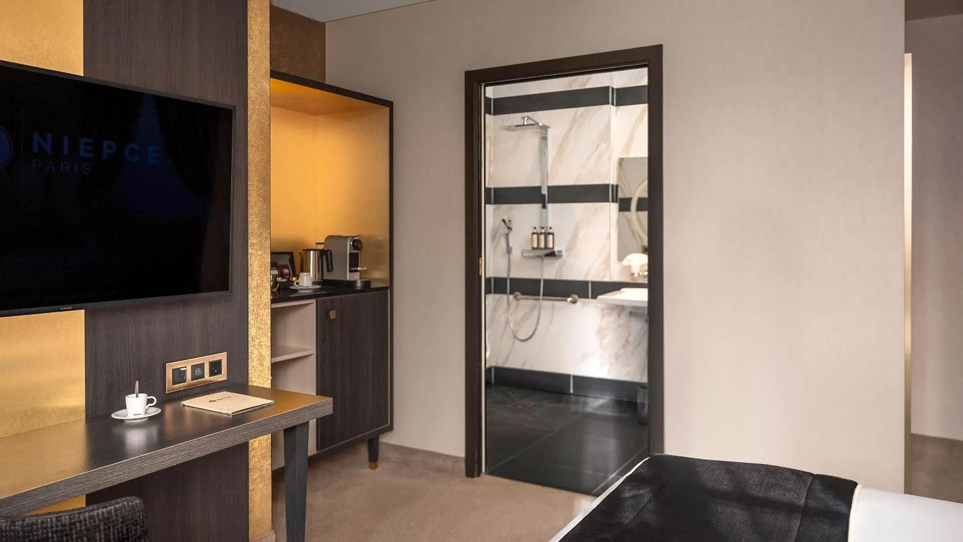 Niepce Paris, Curio Collection By Hilton Hotel