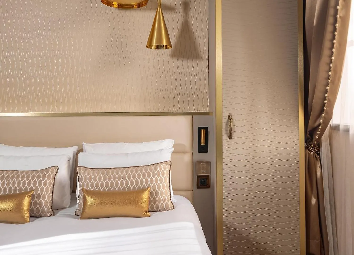 Niepce Paris, Curio Collection By Hilton Hotel
