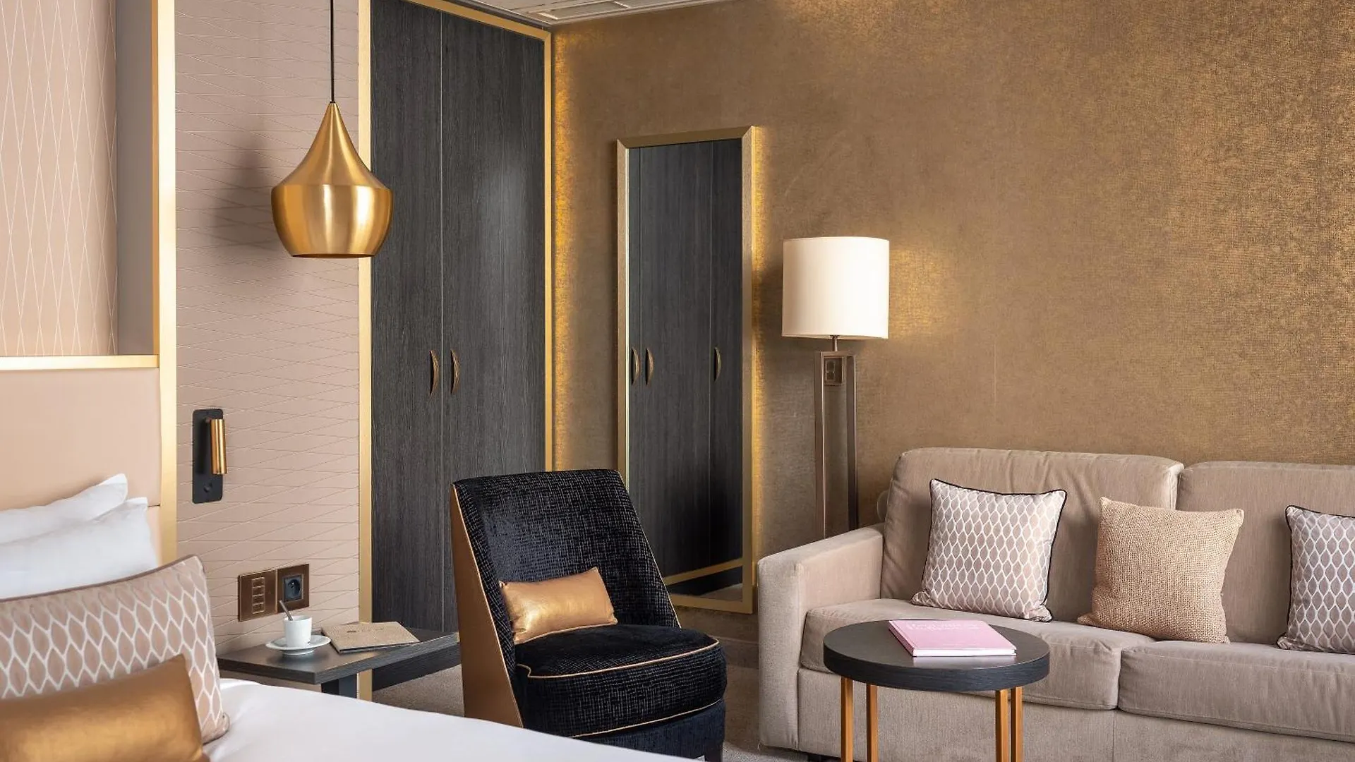 Niepce Paris, Curio Collection By Hilton Hotel 4*, Paris France