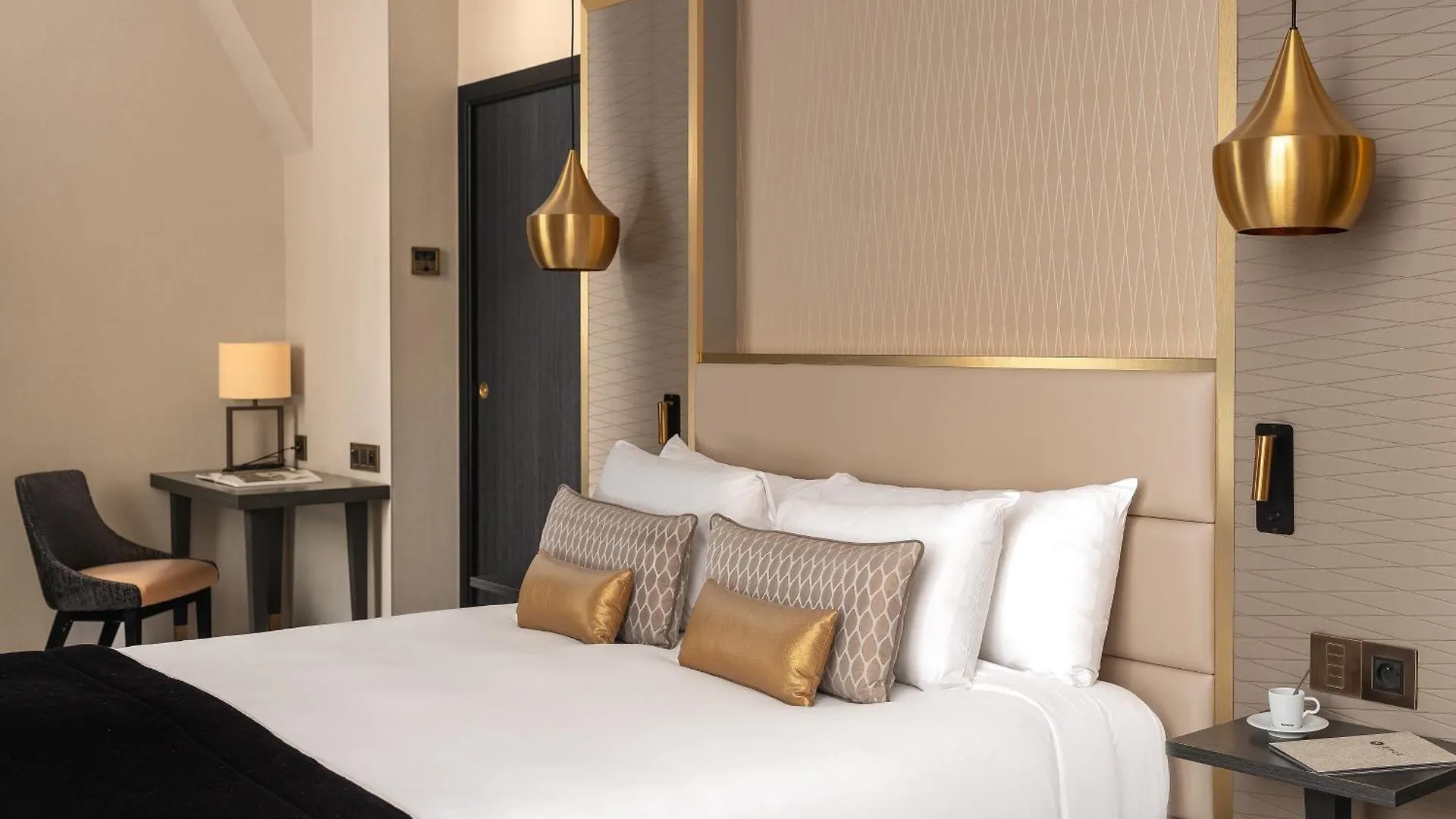 ****  Niepce Paris, Curio Collection By Hilton Hotel France