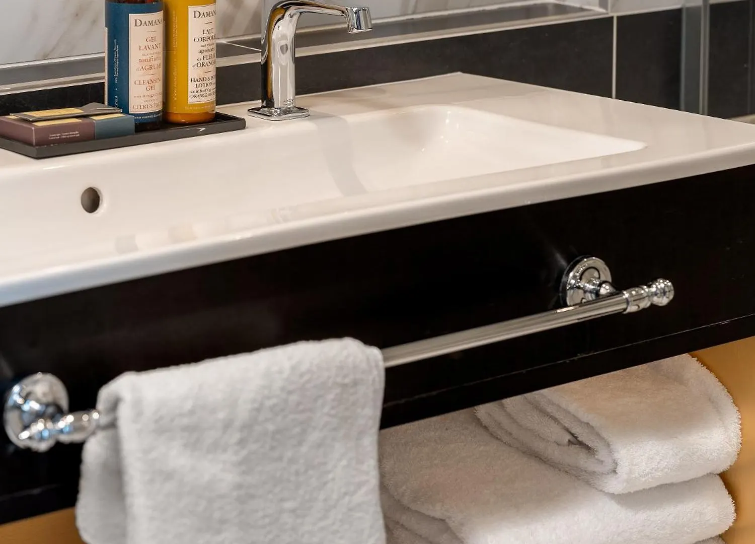 Niepce Paris, Curio Collection By Hilton Hotel Paris