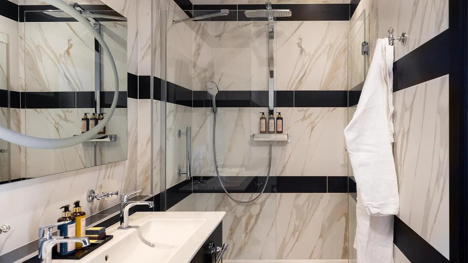 Niepce Paris, Curio Collection By Hilton Hotel Paris