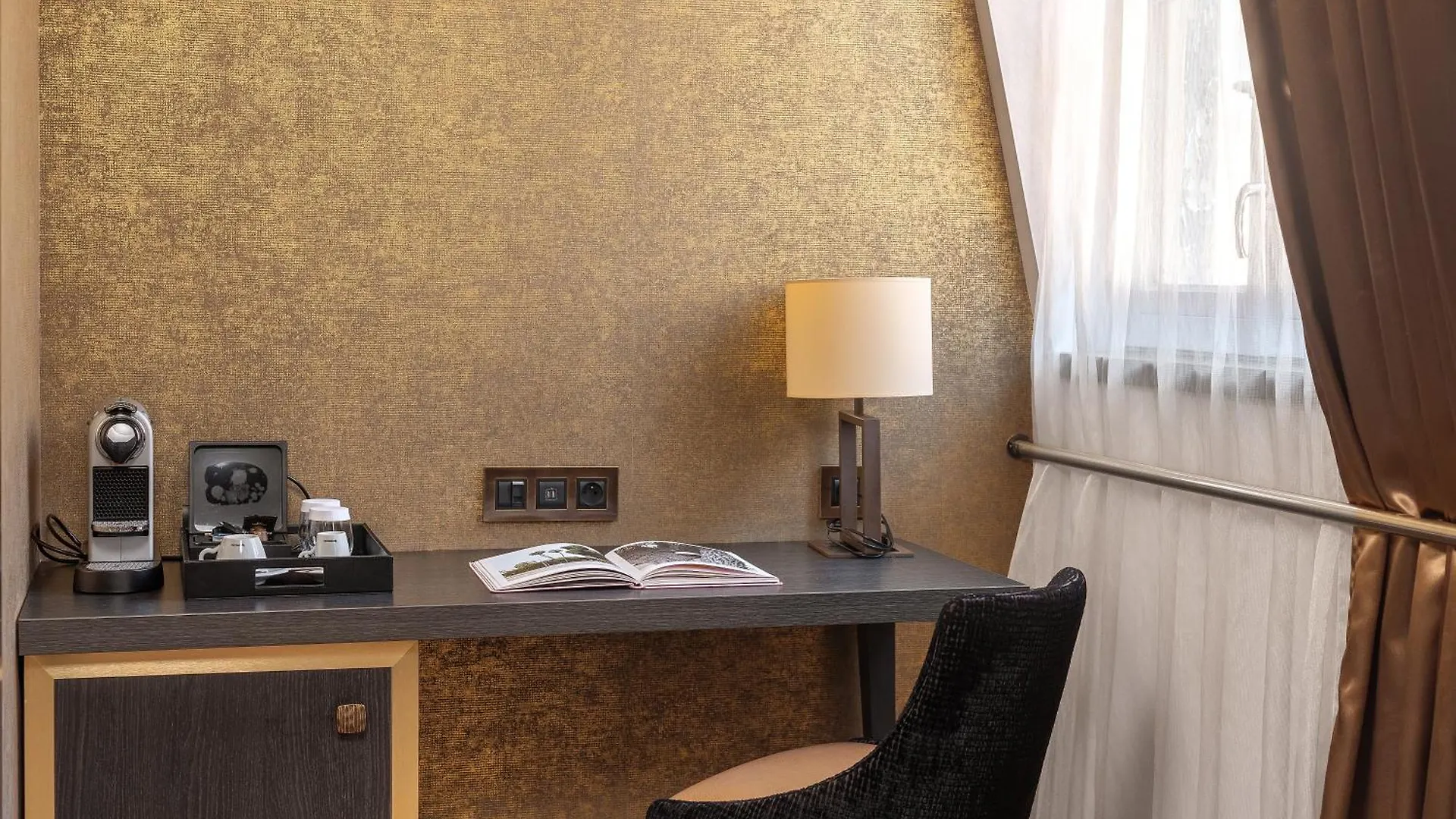 Niepce Paris, Curio Collection By Hilton Hotel