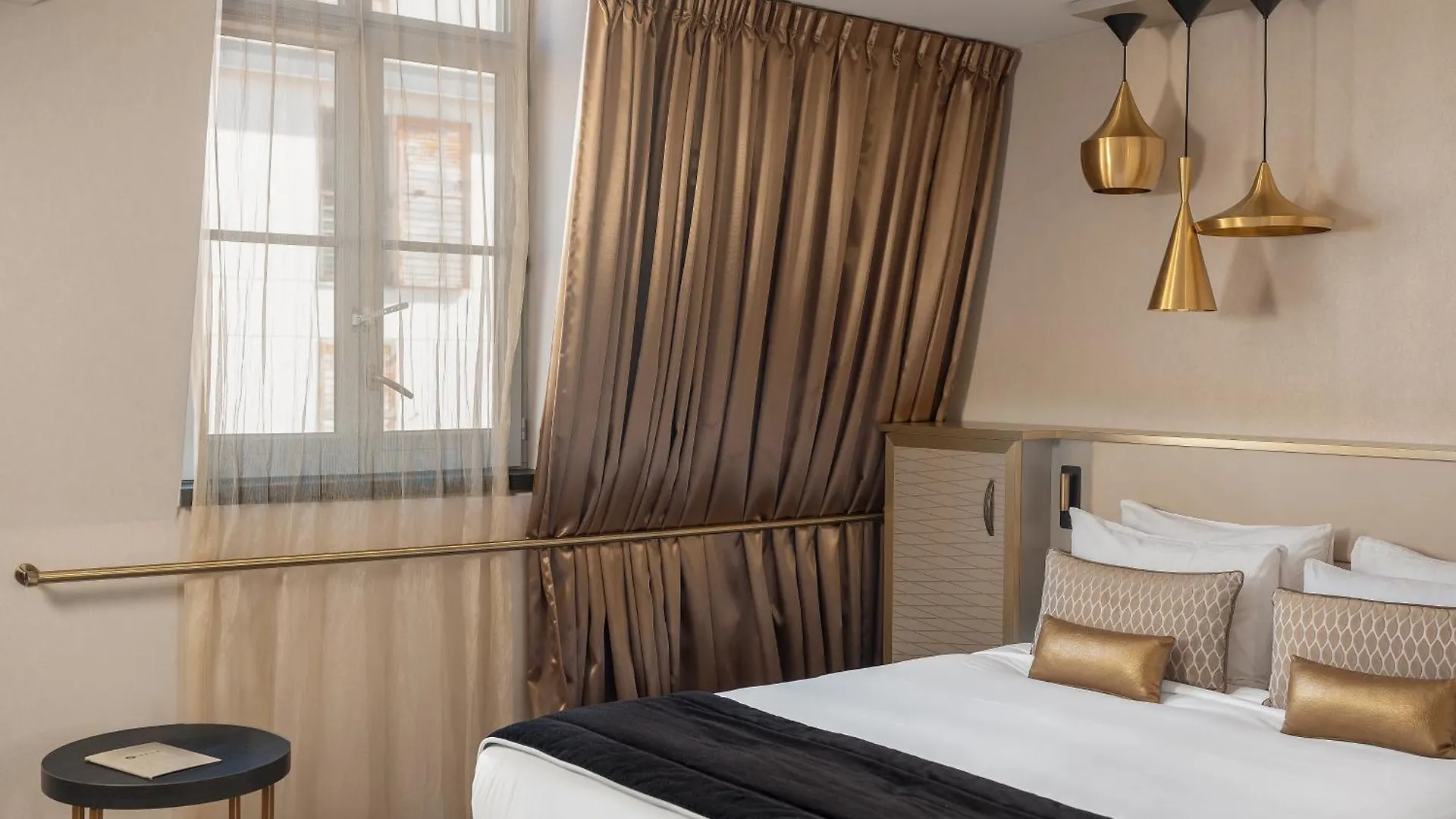 Niepce Paris, Curio Collection By Hilton Hotel 4*, Paris