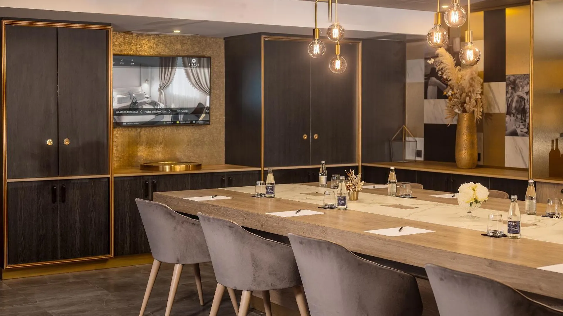 ****  Niepce Paris, Curio Collection By Hilton Hotel France
