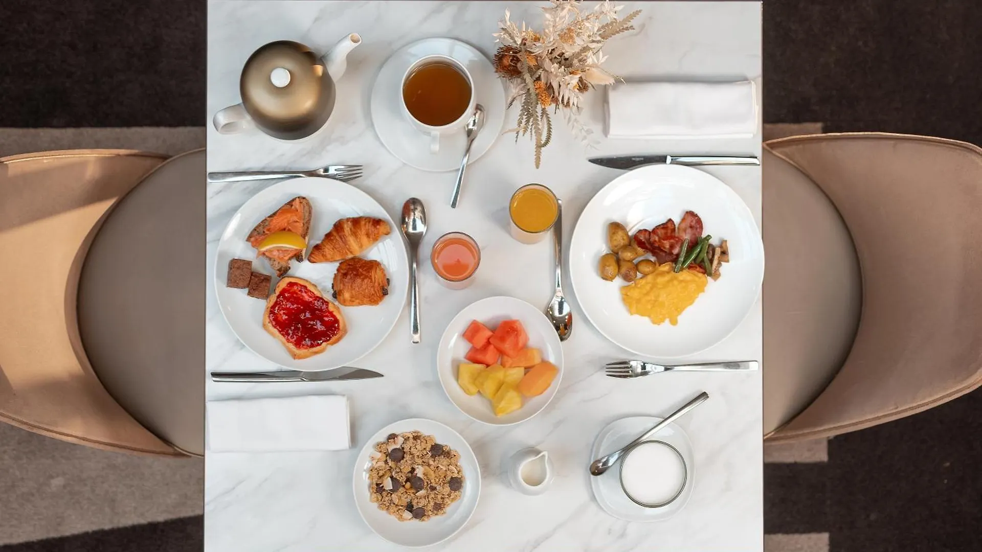 Niepce Paris, Curio Collection By Hilton Hotel