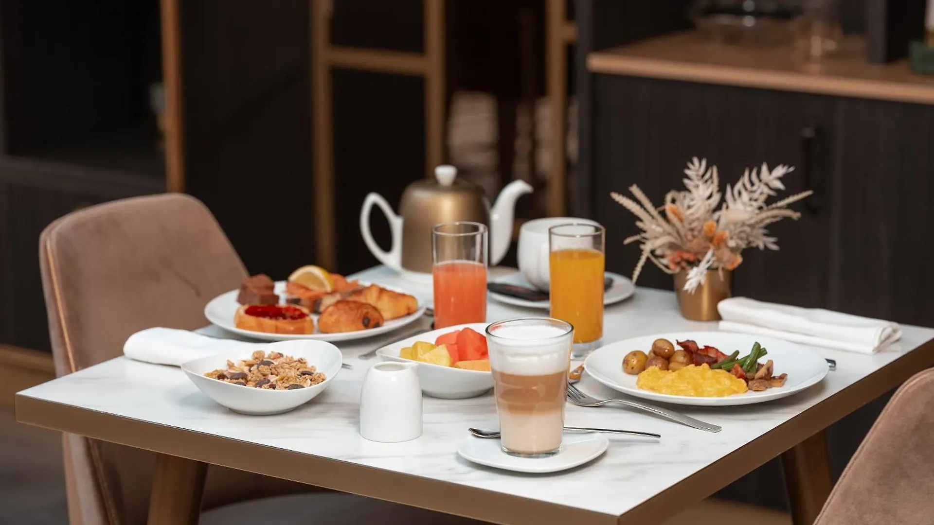 Niepce Paris, Curio Collection By Hilton Hotel