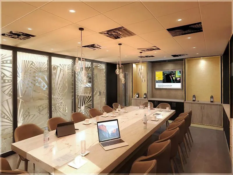 Niepce Paris, Curio Collection By Hilton Hotel 4*, Paris