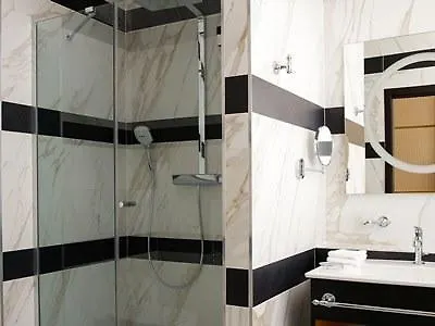 Niepce Paris, Curio Collection By Hilton Hotel 4*, Paris