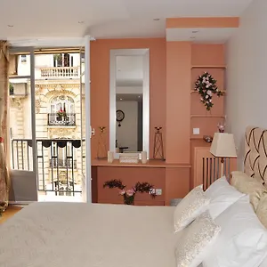 Champs Elysees Executive Apartment