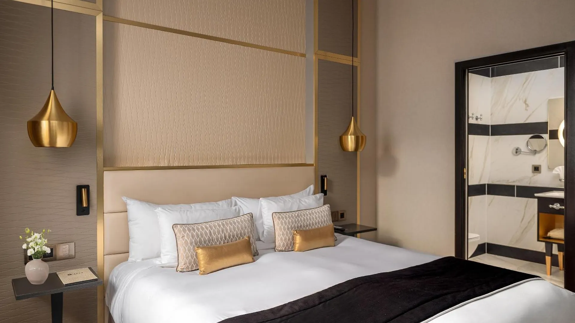 מלון Niepce Paris, Curio Collection By Hilton  פריז