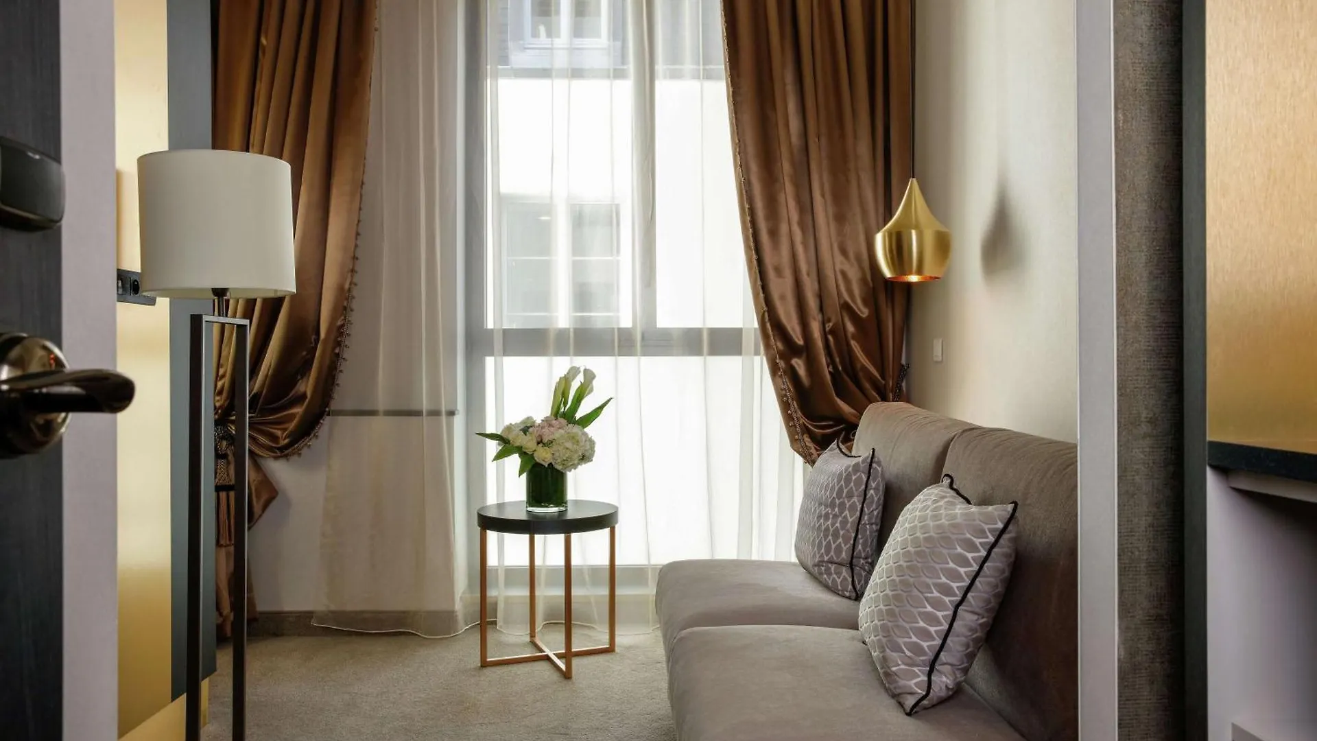 Niepce Paris, Curio Collection By Hilton Hotel  Parijs